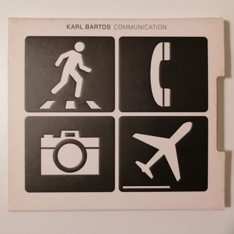 CD-Cover "Communication" von Karl Bartos. Es ist weiß mit vier schwarzen Vierecken, in denen weiße Pictogramme zu sehen sind: Eine Person, die einen Zebrastreifen überquert, Ein Telefonhörer, eine Fotokamera und ein Flugzeug.