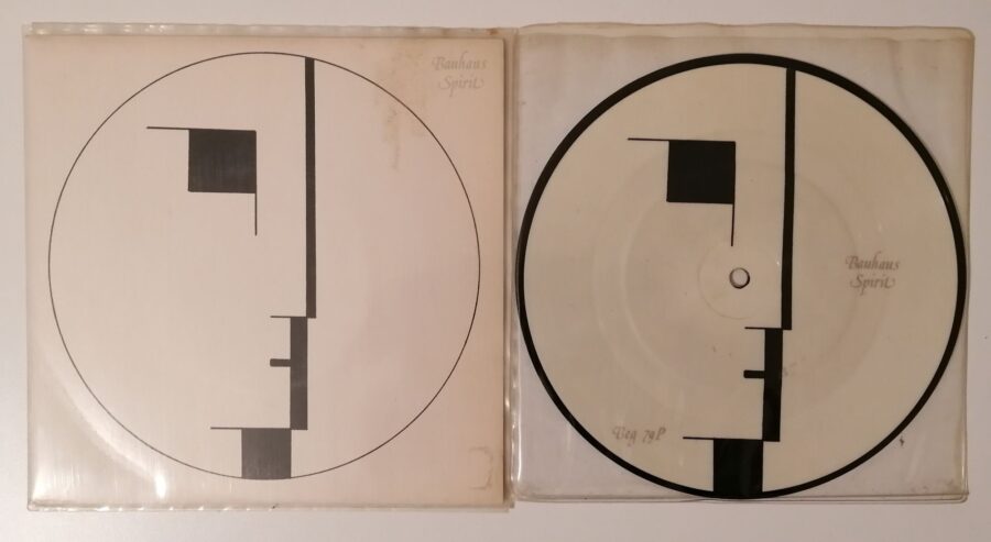 Bauhaus - Spirit. Links als reguläre Single, rechts als Picturedisc. Beide sind weiß mit schwarzem Bauhaus-Logo.